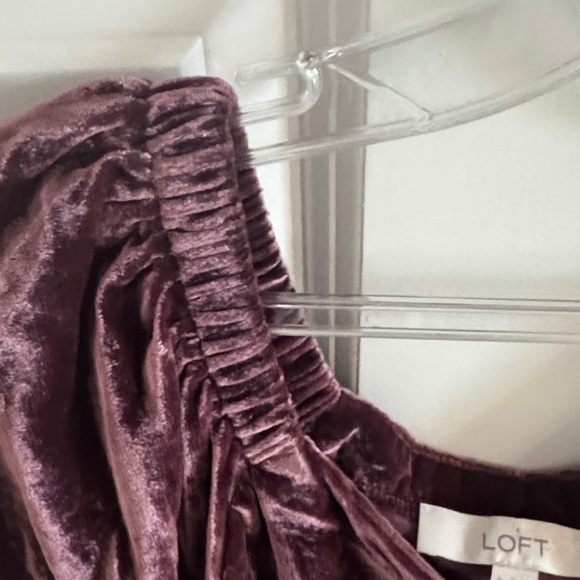 LOFT Elegant Sweetheart Neck Velvet Puff Sleeve Top - Picture 6 of 7